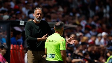 MADRID, 26/04/2026.- El entrenador de la Real Sociedad, Pellegrino Matarazzo, durante el partido de LaLiga entre el Rayo Vallecano y la Real Sociedad celebrado en el estadio de Vallecas enMadrid, este domingo. EFE/Mariscal