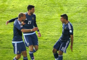 Pablo Zabaleta cerró su lateral ante Uruguay y le dio el paso de Agüero para el 1-0.