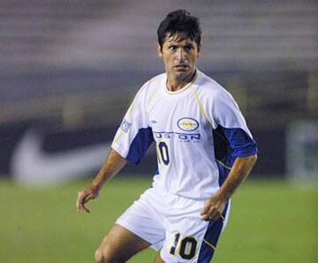 En 2001 se unió a la lista el futbolista hondureño gracias a su ciclo como jugador de la extinta franquicia de Miami Fusion