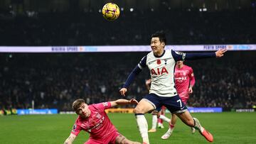 Tottenham Hotspur's South Korean striker #07 Son Heung-Min (R) challenges Ipswich Town's English defender #03 Leif Davis during the English Premier League football match between Tottenham Hotspur and Ipswich Town at the Tottenham Hotspur Stadium in London, on November 10, 2024. (Photo by HENRY NICHOLLS / AFP) / RESTRICTED TO EDITORIAL USE. No use with unauthorized audio, video, data, fixture lists, club/league logos or 'live' services. Online in-match use limited to 120 images. An additional 40 images may be used in extra time. No video emulation. Social media in-match use limited to 120 images. An additional 40 images may be used in extra time. No use in betting publications, games or single club/league/player publications. /