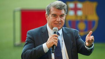 Laporta baja al vestuario para pedir a los capitanes "liderazgo y compromiso"