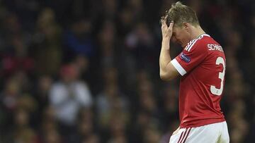 Mou gana; el United rescinde el contrato a Schweinsteiger