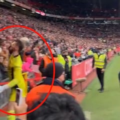 La imagen de De Gea perdiendo los papeles que está dando la vuelta en Inglaterra