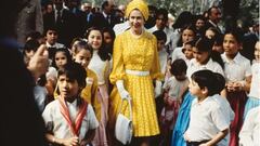 ¿En qué año vino la reina Isabel a México y cuántos viajes hizo al país?