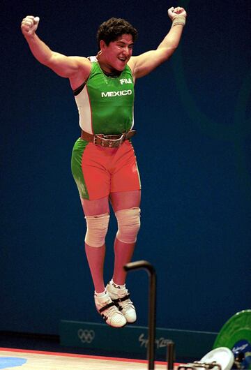 Soraya Jiménez logró la única medalla para México en los Juegos Olímpicos de Sídney 2000 en la categoría de 58 kilogramos de halterofilia. Fue la primera presea áurea conseguida por una mujer mexicana.