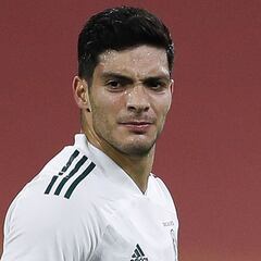 Raúl Jiménez joins up with Mexico national squad