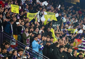 Protestas contra Ronaldo Nazrio en las gradas del Nuevo Jos Zorrilla.