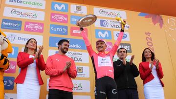 El Alargue y LaLiga entregan maillots de Carapaz y Piccolo del Tour Colombia