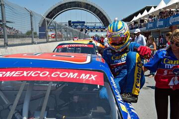 El piloto mexicano es bien recordado por su habilidad al volante, principalmente durante su etapa en la Champ Car, competencia en la que durante la década de los 2000 fue protagonista. También compitió en IndyCar Series y NASCAR México. Actualmente es comentarista de televisión.



