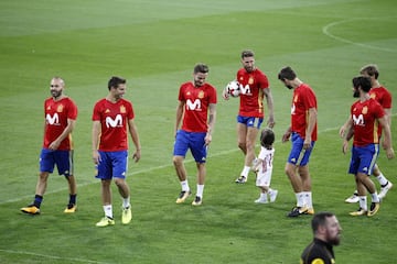 El hijo Sergio Ramos, Sergio JR, entre los jugadores.