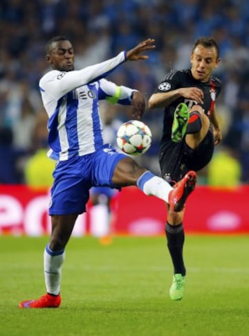 Jackson enfrentó mano a mano al portero campeón del mundo que lo derribó antes del minuto de juego