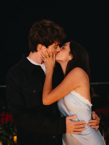 El piloto de Ferrari y su pareja sentimental, la 'influencer' Alexandra Saint Mleux han anunciado a través de sus redes sociales su compromiso matrimonial.