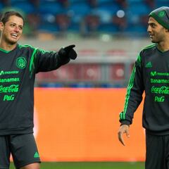 Chivas buscó dos bombas de refuerzo: 'Chicharito' y Vela