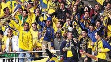 <b>AMBIENTE</B>. Los aficionados del Cádiz no podrán dar mucho colorido a las gradas de El Arcángel.