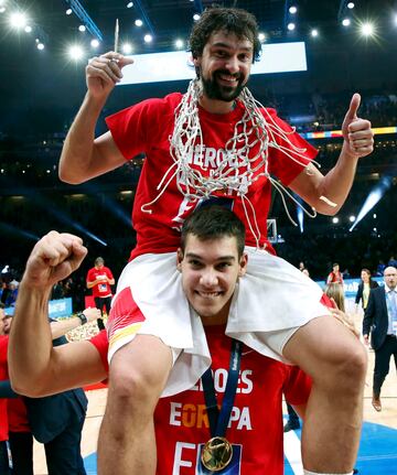La Selecci車n, en la vuelta de Sergio Scariolo, se colg車 el tercer oro europeo de su historia; tercero, adem芍s, en los 迆ltimos cuatro campeonatos. All赤, c車mo no, estuvo Sergio Llull, que acab車 con 9,4 puntos y 4,4 asistencias un torneo celebrado en Francia y donde la Selecci車n tumb車 a Lituania en la final (80-63) con 12 tantos y 5 asistencias del madridista.