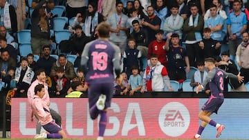 VIGO (PONTEVEDRA), 12/04/2025.- El delantero del Espanyol Roberto Fernández (d) celebra tras marcar el segundo gol ante el Celta durante el partido de LaLiga en Primera División que Celta de Vigo y RCD Espanyol disputan este sábado en el estadio de Balaídos. EFE/Salvador Sas