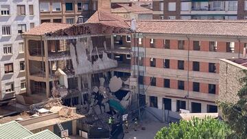 Restos de un derrumbamiento en las obras del colegio Adoratrices, a 25 de julio de 2023, en Logro?o, La Rioja (Espa?a). Dos personas han resultado heridas y una m¨¢s, atrapada, en el desprendimiento que, a primera hora de la ma?ana de hoy, se ha producido en la fachada interior del colegio Adoratrices de Logro?o. Las v¨ªctimas son tres trabajadores que estaban haciendo obras en el centro. En estos momentos, efectivos de la Unidad Canina de la Polic¨ªa Nacional se encuentran buscando al trabajador atrapado bajo los escombros. A¨²n as¨ª, los servicios de emergencia mantienen acordonado el entorno del centro, situado en la calle Juan XXIII de la zona de las Cien Tiendas de la capital riojana.
25 JULIO 2023;LOGRO?O;LA RIOJA;DERRUMBE
Europa Press
25/07/2023