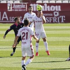 El Tenerife aprovecha la depresión del Albacete