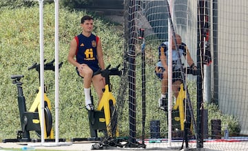 Hugo Guillamón entrenándose al margen del grupo.