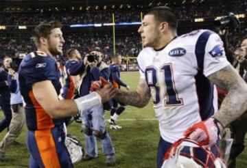 Aunque nadie lo confirmó, hubo bastantes rumores de que Belichick quería a Tebow para reconducir a su polémica estrella Aaron Hernandez, como ya había pasado en su etapa universitaria cuando ambos coincidieron en Florida. Verdad o no, Hernandez acabó demostrando que le hubiera venido muy bien contar con la guía espiritual del religioso Tim Tebow.