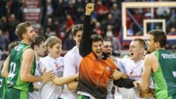 Los jugadores del Fuenlabrada celebran la clasificación para la Copa.