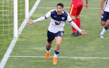 Gonzalo Tapia Páez suma 21 goles, en 29 partidos. Marca un gol cada 117 minutos, en Recoleta.