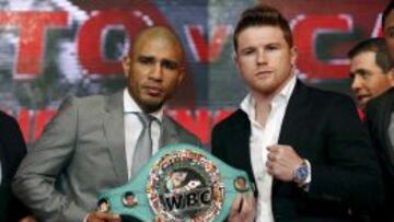 "El Canelo" Álvarez y Miguel Ángel Cotto pelearan el 25 de agosto en el Mandalay Bay de Las Vegas.