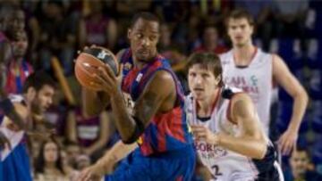 El Caja Laboral toma el Palau Blaugrana y se adelanta en la final