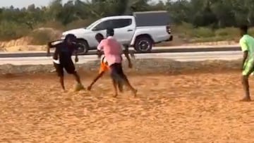 La humildad de Jules Koundé jugando con niños en África