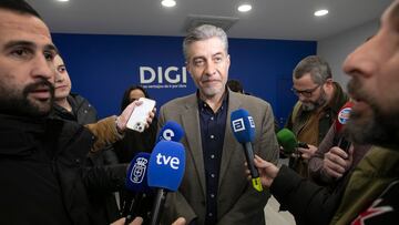 El presidente del Real Oviedo, Martín Peláez, atiende a los medios de comunicación durante la inauguración de una tienda de DIGI, a 13 de febrero de 2025, en Oviedo, Asturias (España). DIGI, el operador de telecomunicaciones del Grupo DIGI Communications en España, ha abierto su primera tienda propia en Oviedo, con la intención de "estar más cerca de sus clientes ovetenses". Con esta apertura, ya son dos las DIGI Stores con las que el operador cuenta en Asturias, tras la inauguración, el pasado mes de septiembre, de su tienda de Gijón.
13 FEBRERO 2025;DIGI;TELECOMUNICACIONES;TIENDA
Jorge Peteiro / Europa Press
13/02/2025