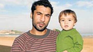 <b>PADRAZO. </b>Sastre, ayer con su hijo Joan en el muro de San Lorenzo.