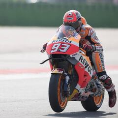 Márquez y Pedrosa prueban el motor de Honda para 2017