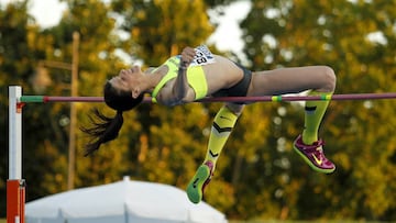 Ruth Beitia realiza un salto durante el Mitin de Atletismo de Madrid de 2015.
