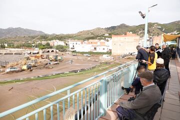 Trabajos de limpieza en el municipio de Benagarmosa, de la Axarquía, tras el paso de la DANA, en Málaga.