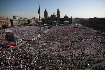 La plancha del Zócalo de Ciudad de México acogió una clase masiva de boxeo y, por segundo año consecutivo, se batió un récord mundial con más de 30.000 alumnos. El acto contó con la presencia de los campeones Julio César Chávez, Jaime Minguía o Humberto González, así como la del presidente del Consejo Mundial de Boxeo, Mauricio Sulaimán