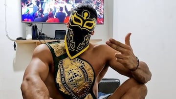 Bandido posa con el campeonato de PWG