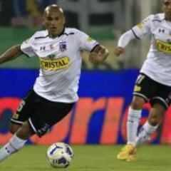 Alista debut: Suazo ensaya como el reemplazante de Vecchio