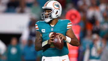 MIAMI GARDENS, FLORIDA - DECEMBER 24: Tua Tagovailoa #1 of the Miami Dolphins looks to throw a pass during the fourth quarter in the game against the Dallas Cowboys at Hard Rock Stadium on December 24, 2023 in Miami Gardens, Florida. Megan Briggs/Getty Images/AFP (Photo by Megan Briggs / GETTY IMAGES NORTH AMERICA / Getty Images via AFP)