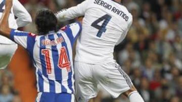 <b>EL PULSO CONTINÚA. </b>Sergio Ramos, con la camiseta de Özil debajo.