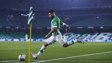 Fekir lanza un c&oacute;rner en el Villamar&iacute;n. 