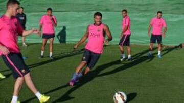 Rafinha en un rondo del entrenamiento de hoy.