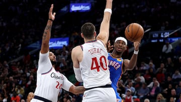 Shai Gilgeous-Alexander, la estrella de los Thunder, en acción contra los Clippers