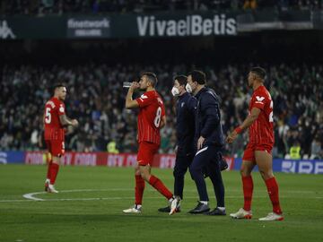 Tras el gol del empate de Fekir, Joan Jordán fue agredido desde la grada con el lanzamiento de un palo y el encuentro fue suspendido.
  