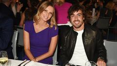 La modelo Malin Jefferies y Fernando Alonso en el evento de presetnación de Michael Kors como patrocinador de McLaren-