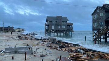 Dos casas dentro del agua en Rodanthe, Carolina del Norte