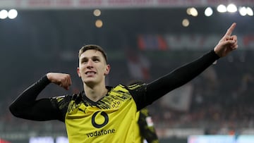 Soccer Football - Bundesliga - 1. FC Union Berlin v Borussia Dortmund - Stadion An der Alten Forsterei, Berlin, Germany - January 24, 2026 Borussia Dortmund's Nico Schlotterbeck celebrates scoring their second goal REUTERS/Maryam Majd DFL REGULATIONS PROHIBIT ANY USE OF PHOTOGRAPHS AS IMAGE SEQUENCES AND/OR QUASI-VIDEO.
