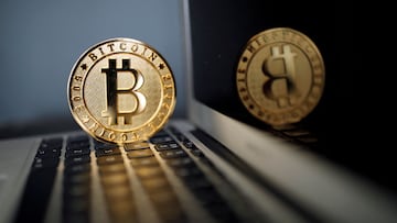 While Bitcoin’s price remains over 200 percent higher than its low in 2022, the value of the cryptocurrency is falling again.