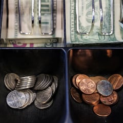 Is there a recession on the way? Financial experts say you can start preparing with these tips