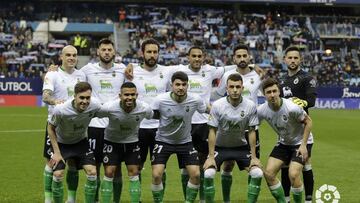 Once inicial del Racing en La Rosaleda frente al M¨¢laga.