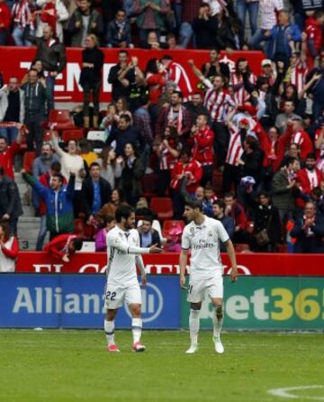 Isco and Morata after Sporting restored their lead. 2-1.